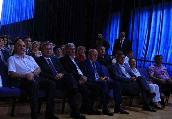 Увидеть и раскрыть таланты: в Цхинвале прошел концерт ВИА ЮОГУ Увидеть и раскрыть таланты: в Цхинвале прошел концерт ВИА ЮОГУ - Sputnik Южная Осетия