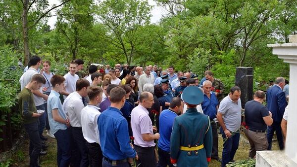 Анатолий Бибилов почтил память 13 коммунаров - Sputnik Южная Осетия