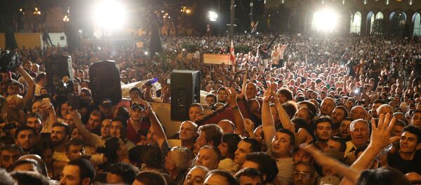 Акция протеста у парламента Грузии Акция протеста у парламента Грузии - Sputnik Южная Осетия