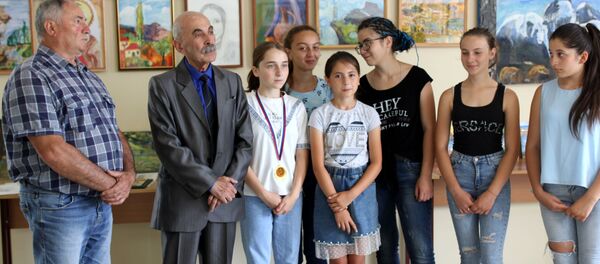 Воспитанники студии изобразительного искусства при хетагуровской школе стали лауреатами IV Международного арт–пленэра Воспитанники студии изобразительного искусства при хетагуровской школе стали лауреатами IV Международного арт–пленэра - Sputnik Южная Осетия