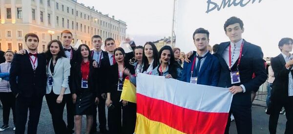 Выпускники из Южной Осетии на фестивале Алые паруса в Петербурге  Выпускники из Южной Осетии на фестивале Алые паруса в Петербурге  - Sputnik Южная Осетия