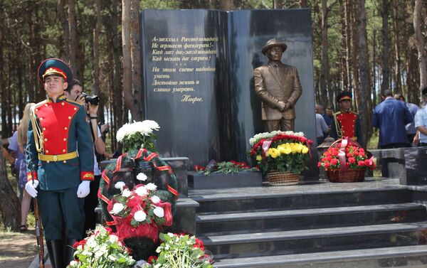 Открытие памятника Нафи - Sputnik Южная Осетия