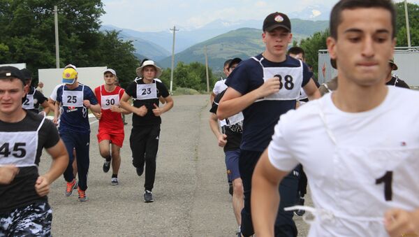 Юноши, поступающие в вузы МО РФ, сдали нормативы по физподготовке - Sputnik Южная Осетия