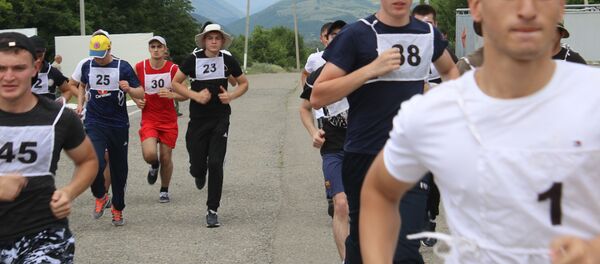 Юноши, поступающие в вузы МО РФ, сдали нормативы по физподготовке Юноши, поступающие в вузы МО РФ, сдали нормативы по физподготовке - Sputnik Южная Осетия