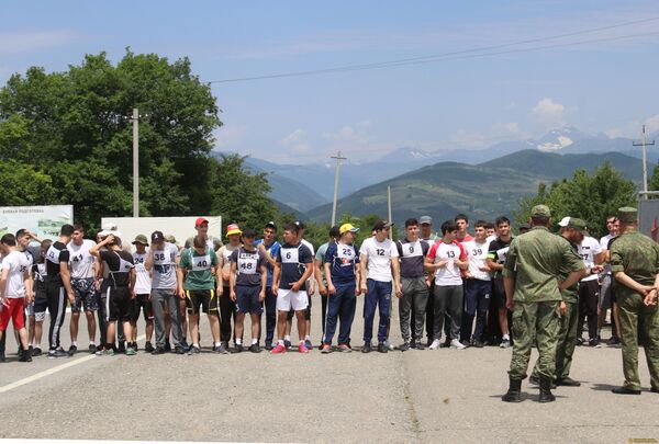 В Минобороны РЮО проверили физподготовку абитуриентов, поступающих в вузы РФ В Минобороны РЮО проверили физподготовку абитуриентов, поступающих в вузы РФ - Sputnik Южная Осетия
