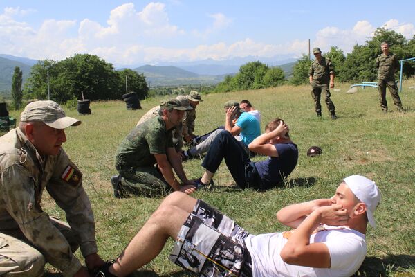 В Минобороны РЮО проверили физподготовку абитуриентов, поступающих в вузы РФ В Минобороны РЮО проверили физподготовку абитуриентов, поступающих в вузы РФ - Sputnik Южная Осетия