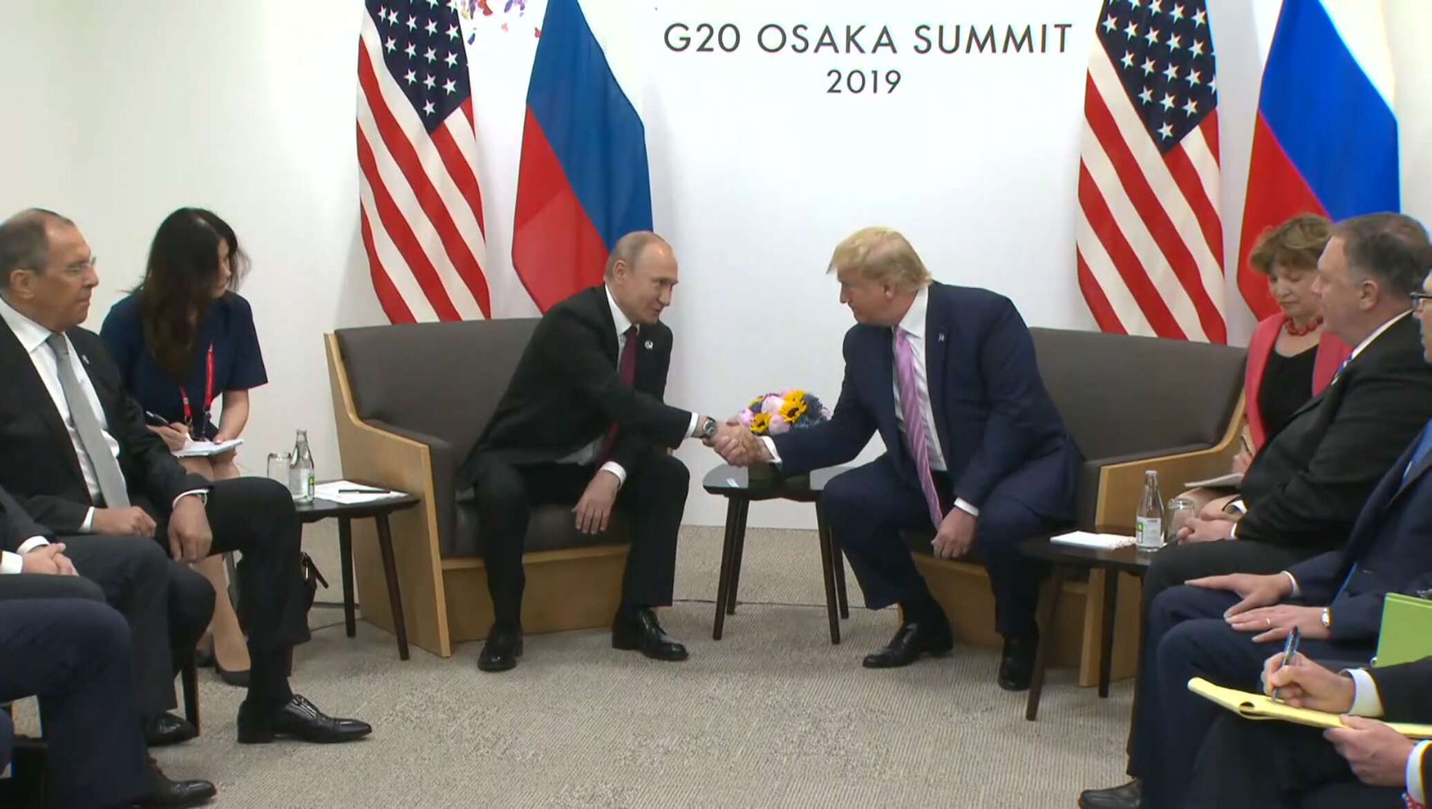 Трамп переговоры. Переводчица Путина на встрече с Трампом. Саммит g-20 в Осаке.