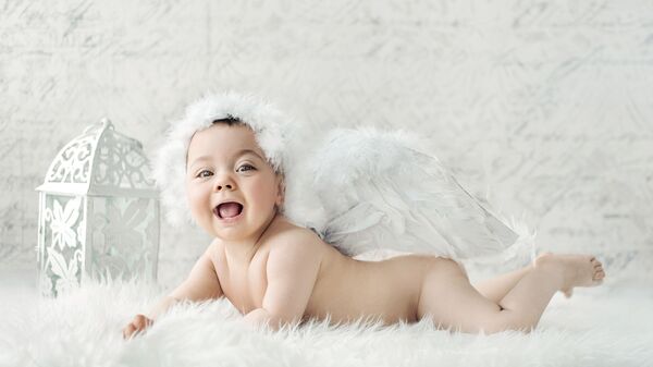 Новорожденный ребенок в костюме ангела - Sputnik Южная Осетия