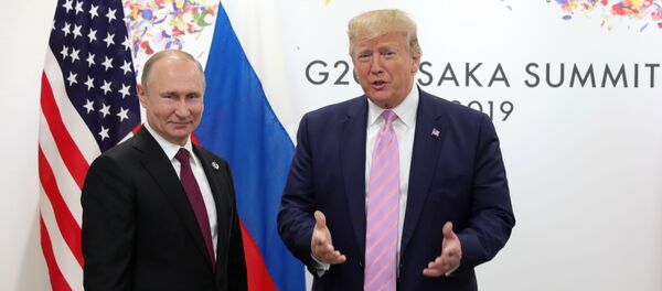 Президент РФ Владимир Путин и президент США Дональд Трамп (справа) во время беседы на полях саммита Группы двадцати в Осаке. - Sputnik Южная Осетия