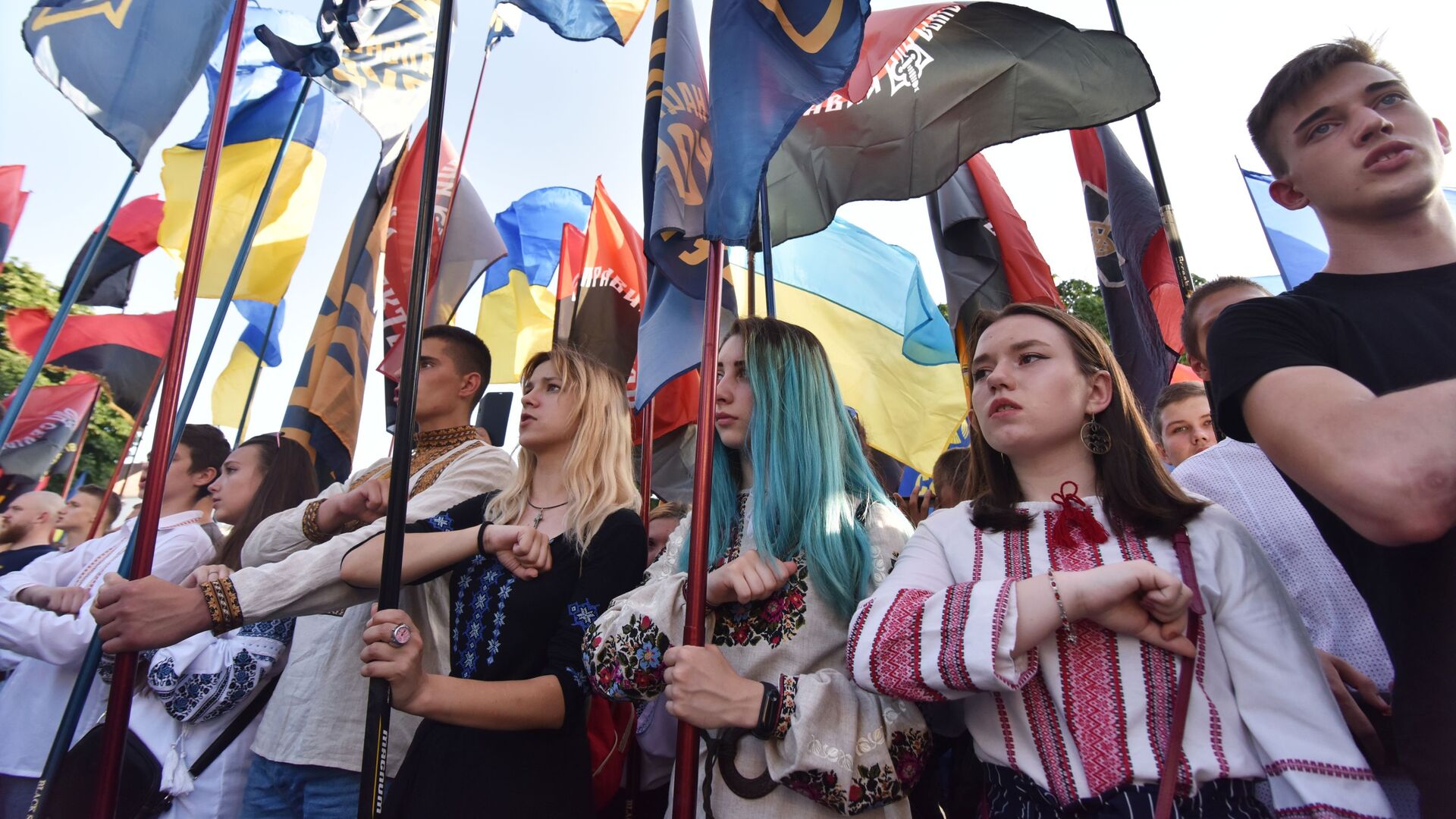 Участники марша националистов во Львове - Sputnik Южная Осетия, 1920, 19.08.2021