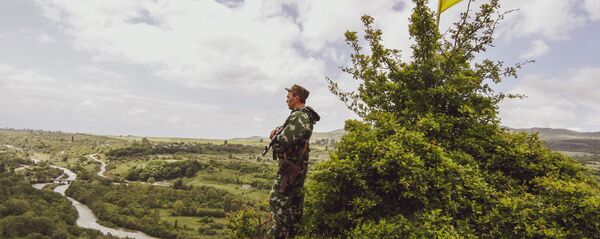 Российские пограничники на страже границ Южной Осетии Российские пограничники на страже границ Южной Осетии - Sputnik Южная Осетия