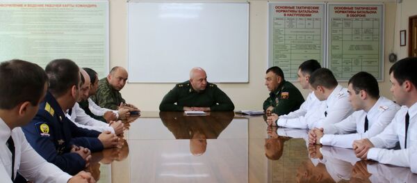 Ибрагим Гассеев встретился с выпускниками российских военных вузов Ибрагим Гассеев встретился с выпускниками российских военных вузов - Sputnik Южная Осетия