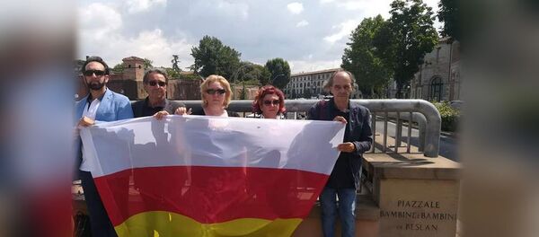 Акция памяти жертв теракта в Беслане во Флоренции Акция памяти жертв теракта в Беслане во Флоренции - Sputnik Южная Осетия