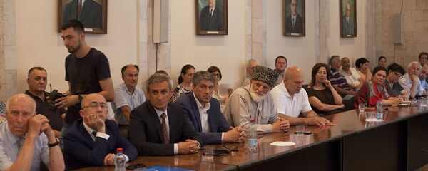 Презентация двухтомника осетинского этнолога Вилена Уарзиати - Sputnik Южная Осетия