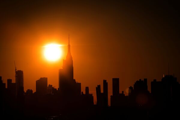 Закат во время массового отключения электричества в Нью-Йорке  - Sputnik Южная Осетия