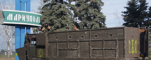 Грузовик у въезда в город Мариуполь - Sputnik Южная Осетия