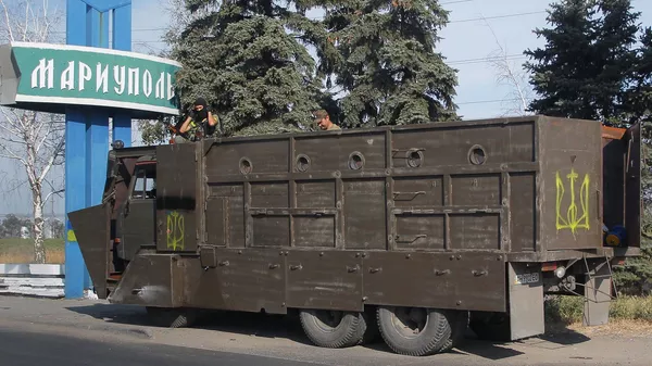 Грузовик у въезда в город Мариуполь - Sputnik Южная Осетия