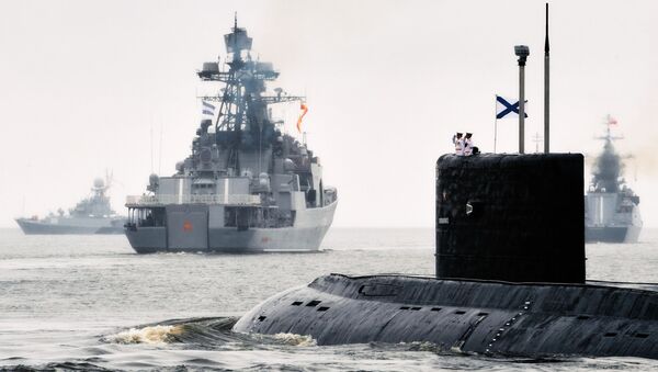Большой противолодочный корабль Североморск и дизель-электрическая подводная лодка Владикавказ во время репетиции парада в честь Дня ВМФ России в Кронштадте - Sputnik Южная Осетия
