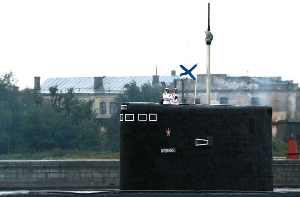 Офицеры на дизель-электрической подводной лодке Владикавказ во время репетиции парада в честь Дня ВМФ России в Кронштадте - Sputnik Южная Осетия