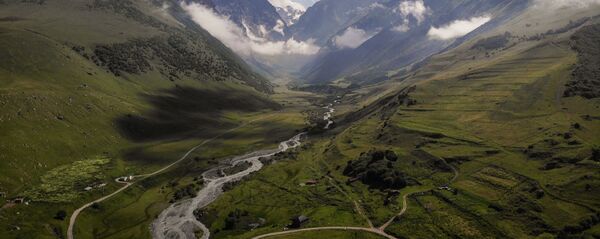 В на долину на территории архитектурно-этнографического комплекса Город мертвых в Республика Северная Осетия В на долину на территории архитектурно-этнографического комплекса Город мертвых в Республика Северная Осетия - Sputnik Южная Осетия