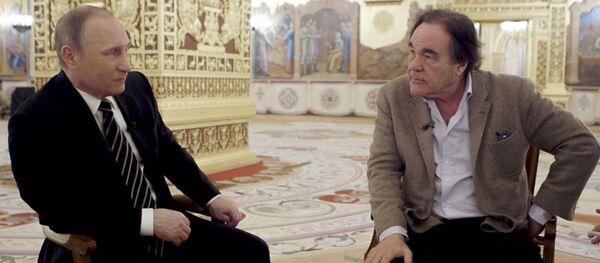 Президент РФ Владимир Путин и американский кинорежиссер Оливер Стоун во время интервью Президент РФ Владимир Путин и американский кинорежиссер Оливер Стоун во время интервью - Sputnik Южная Осетия