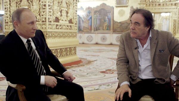 Президент РФ Владимир Путин и американский кинорежиссер Оливер Стоун во время интервью - Sputnik Южная Осетия