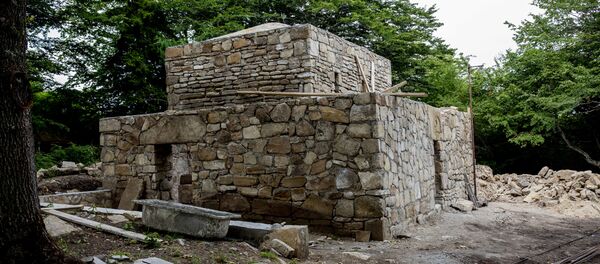 Дзуар æмæ аргъуан: Хуссар Иры аразт цæуы дыууæ кувæндон Дзуар æмæ аргъуан: Хуссар Иры аразт цæуы дыууæ кувæндон - Sputnik Хуссар Ирыстон