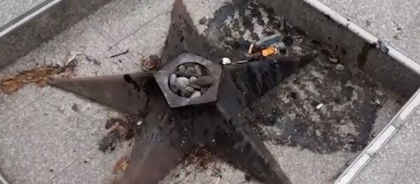 Вандалы испортили Вечный огонь в Моздоке Вандалы испортили Вечный огонь в Моздоке - Sputnik Южная Осетия