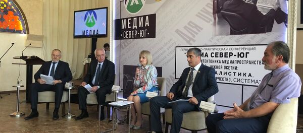 Встреча журналистов в рамках международной конференции Медиа Север – Юг Встреча журналистов в рамках международной конференции Медиа Север – Юг - Sputnik Южная Осетия