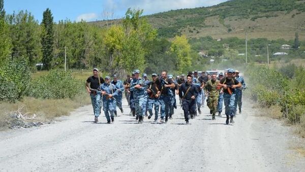 Сотрудники городского управления внутренних дел совершили марш-бросок - Sputnik Южная Осетия