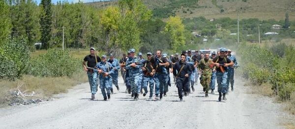 Сотрудники городского управления внутренних дел совершили марш-бросок - Sputnik Южная Осетия