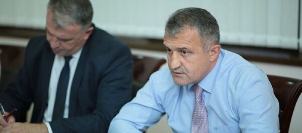 Анатолий Бибилов провел внеплановый прием граждан Анатолий Бибилов провел внеплановый прием граждан - Sputnik Южная Осетия