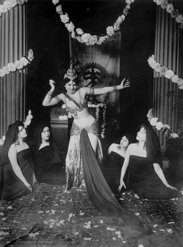 Выступление танцовщицы Маты Хари, 1905 год - Sputnik Южная Осетия