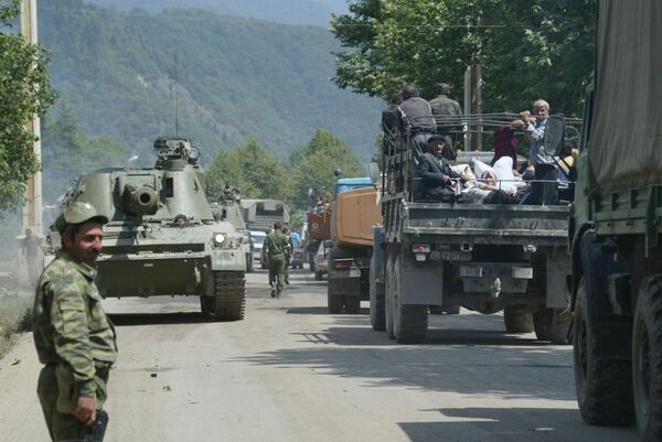 Российские военнослужащие направляются в сторону Цхинвала. - Sputnik Южная Осетия