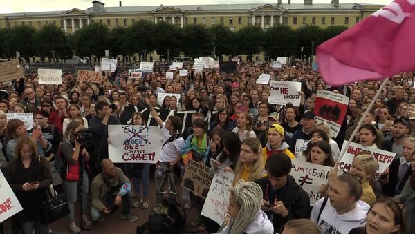 Бьет - значит сядет!: митинг в поддержку сестер Хачатурян - Sputnik Южная Осетия