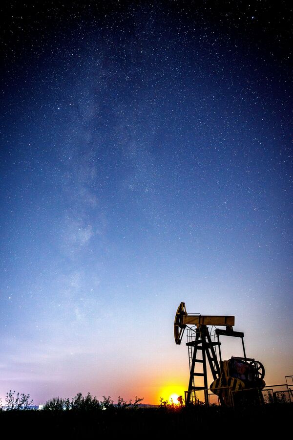 Звездное небо, наблюдаемое в Краснодарском крае во время метеорного потока Персеиды. - Sputnik Южная Осетия