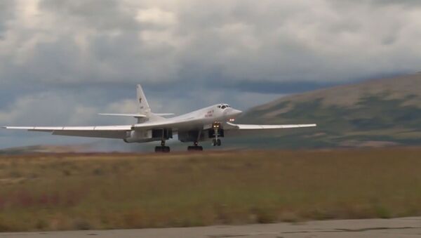 Белые лебеди на Чукотке: ракетоносцы Ту-160 перебросили в Анадырь - Sputnik Южная Осетия