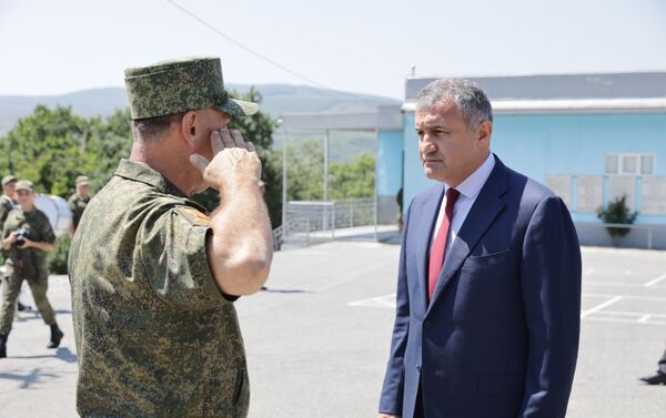 Президент Южной Осетии посетил учения Минобороны республики - Sputnik Южная Осетия