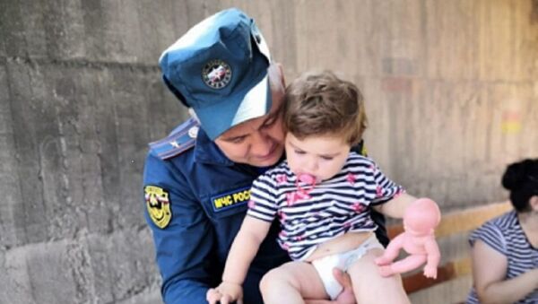 Спасатели вызволили 2-летнюю жительницу Эльхотово - Sputnik Южная Осетия