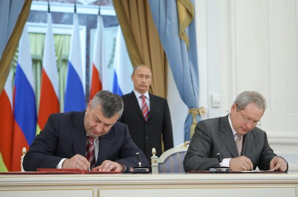 Премьер-министр РФ В.Путин провел переговоры с Э.Кокойты - Sputnik Южная Осетия