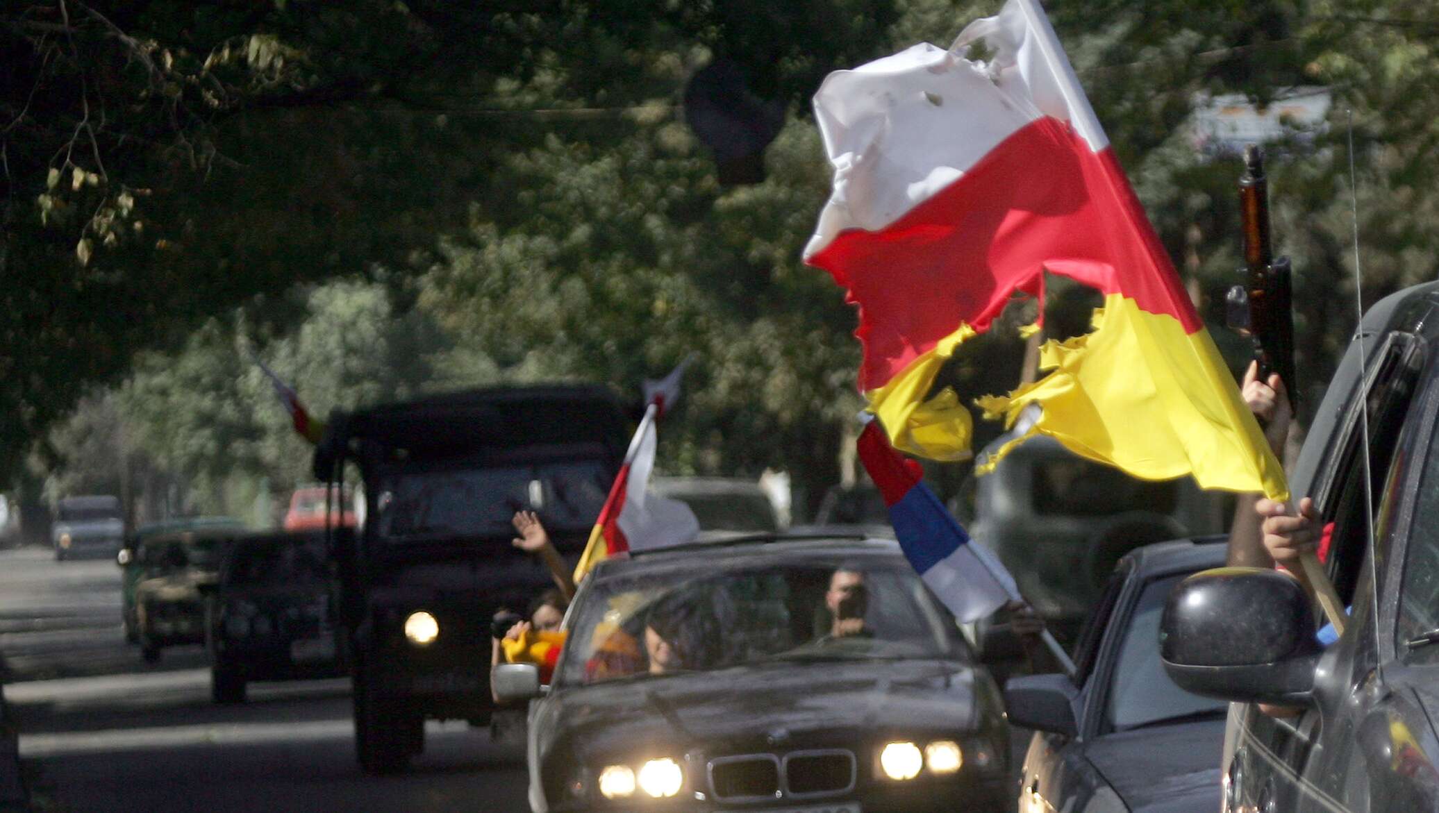 Осетия признала независимость. День независимости Южной Осетии. Признание независимости Абхазии и Южной Осетии. Признание Южной Осетии Россией. Семёрка с осетинским флагом.