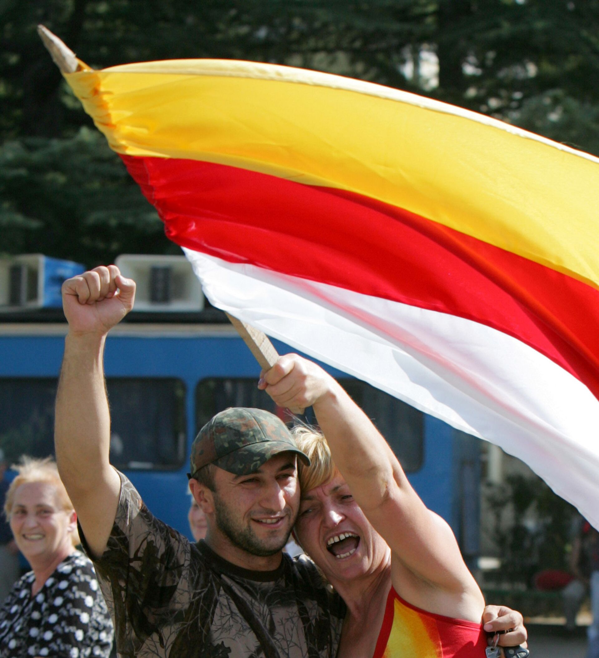 Осетия признала независимость. 26 Августа 2008 Южная Осетия. Независимость Южной Осетии флаг. Южная Осетия жители. День независимости Южной Осетии.
