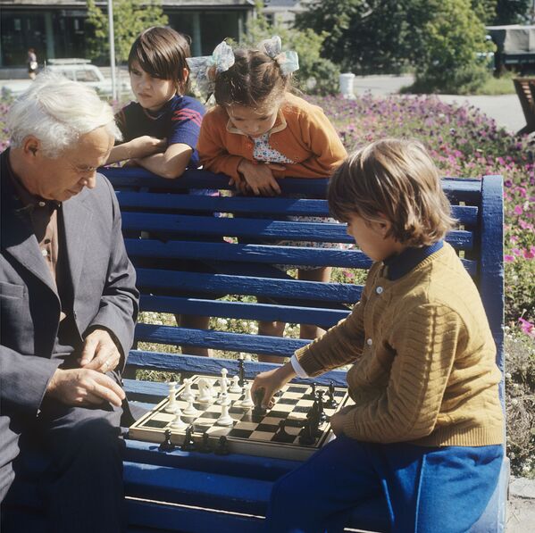 Игра в шахматы. Ангарск, 1973 год - Sputnik Южная Осетия