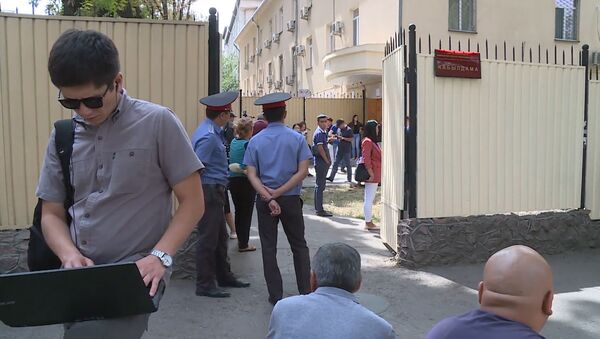 Суд Бишкека оставил под арестом Атамбаева - Sputnik Южная Осетия