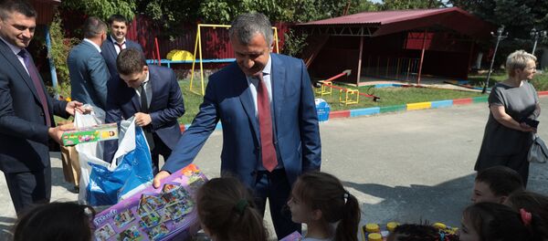 Президент Анатолий Бибилов посетил Цхинвальский детский Золотой ключик - Sputnik Южная Осетия