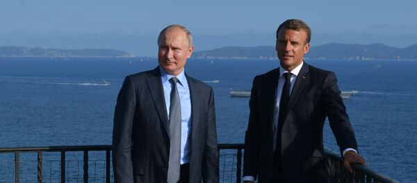 Президент РФ Владимир Путин и президент Франции Эммануэль Макрон Президент РФ Владимир Путин и президент Франции Эммануэль Макрон - Sputnik Южная Осетия