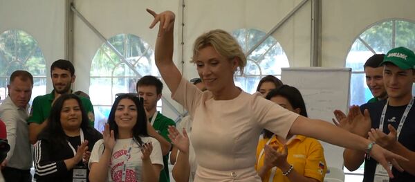Захарова станцевала лезгинку на молодежном форуме - видео Захарова станцевала лезгинку на молодежном форуме - видео - Sputnik Южная Осетия