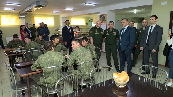 Доклад Министра обороны Ибрагима Гассеева о проведении военных сборов с участием граждан, пребывающих в запасе - Sputnik Южная Осетия