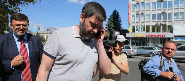 Руководитель портала РИА Новости Украина Кирилл Вышинский у здания суда Киева Руководитель портала РИА Новости Украина Кирилл Вышинский у здания суда Киева - Sputnik Южная Осетия