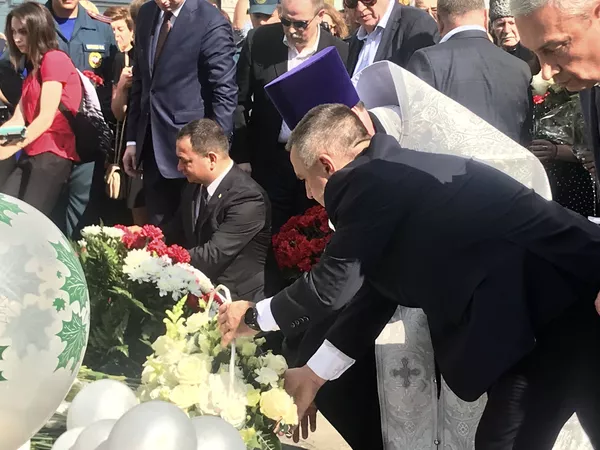 В Москве почтили память жертв Бесланской трагедии В Москве почтили память жертв Бесланской трагедии